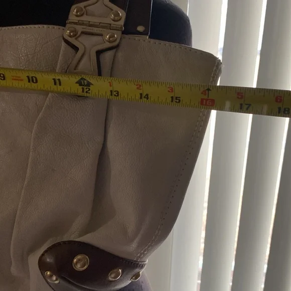 Micheal kors off-white purse - Picture 11 of 12